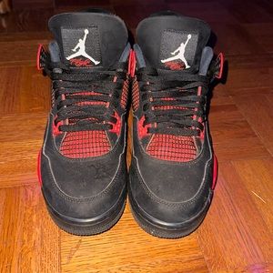 SLIGHTLY USED JORDAN 4 RED THUNDER, NO BOX